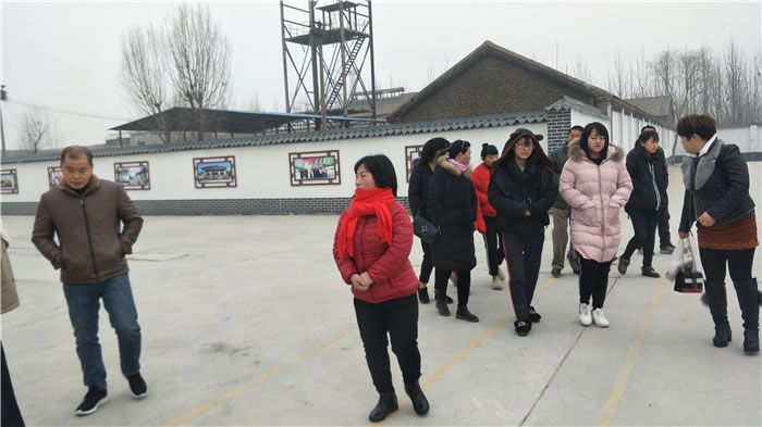 2018年1月18日济宁唐口中学、曲阜姚村镇中学50多名家长、老师及学生来校参观